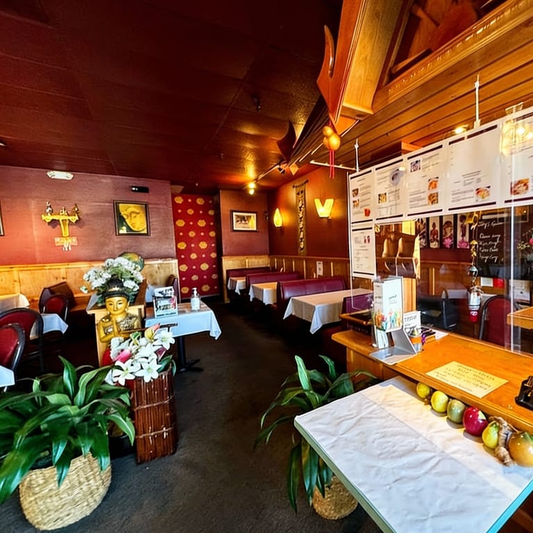 Why Locals Choose Phaya Thai Halal Restaurant