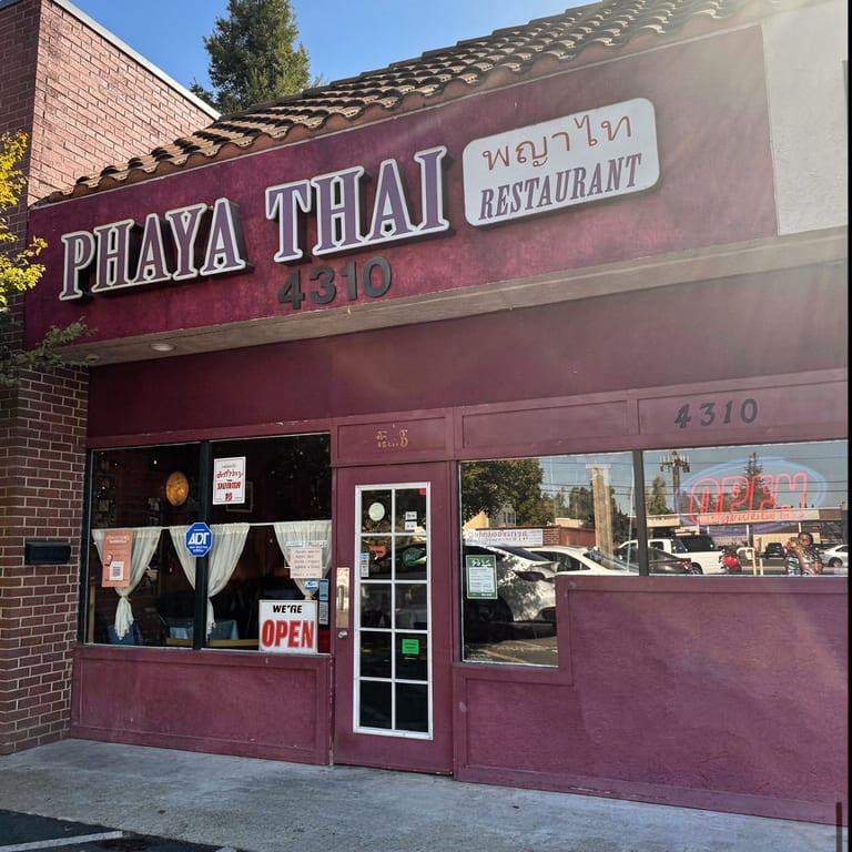 How Phaya Thai Halal Restaurant Began